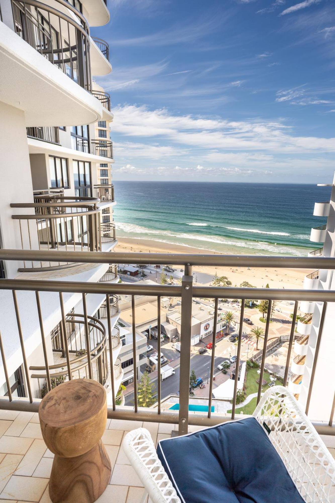 My Surfers Seaview Apartment *